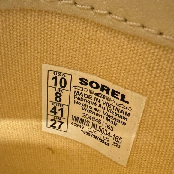 SorelJoan Now Snake Embossed Chelsea
Waterproof Lug Sole Cream Booties Sz 10 - Picture 16 of 16